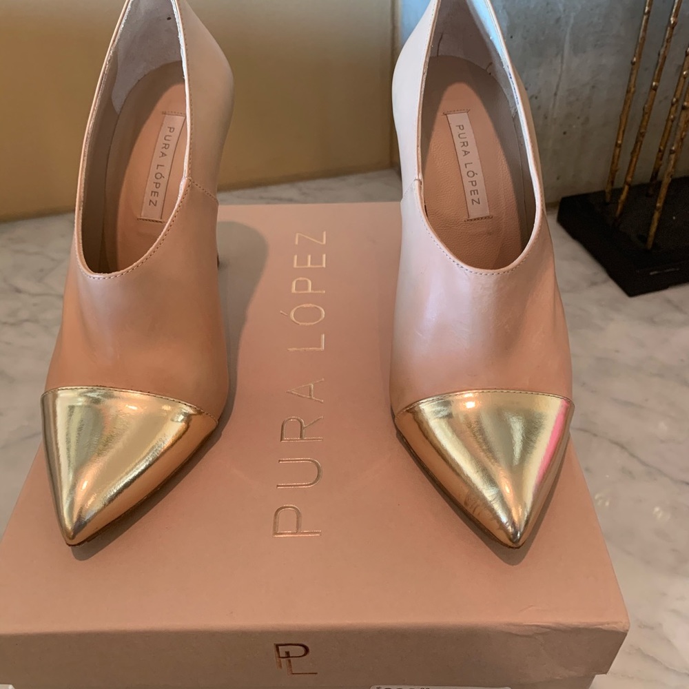 Pura Lopez bootie size 6